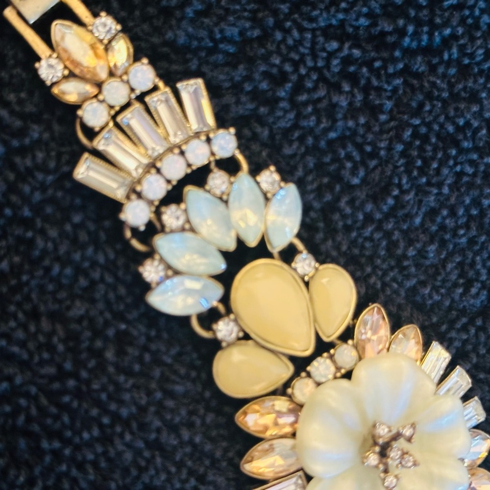Lovely Chloe + Isabel Crystal Floral Bracelet of Beautiful Pale Colors - Picture 5 of 8